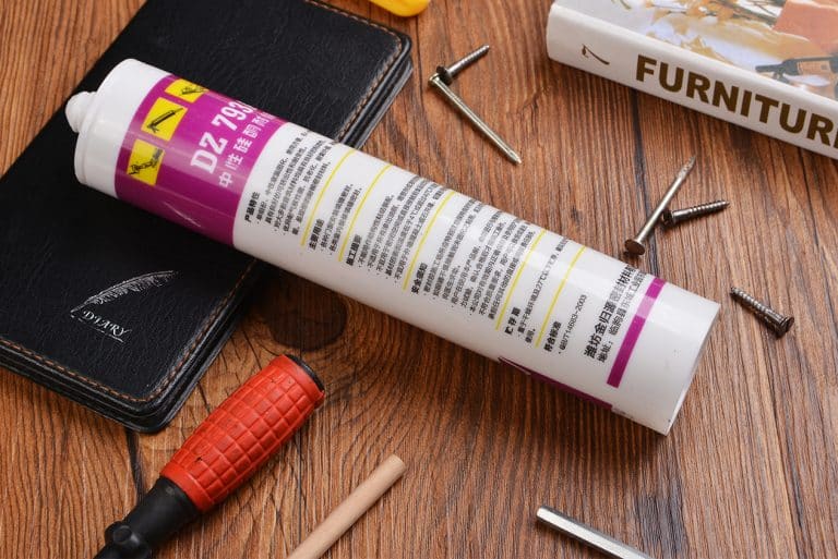 Adhésifs et mastics